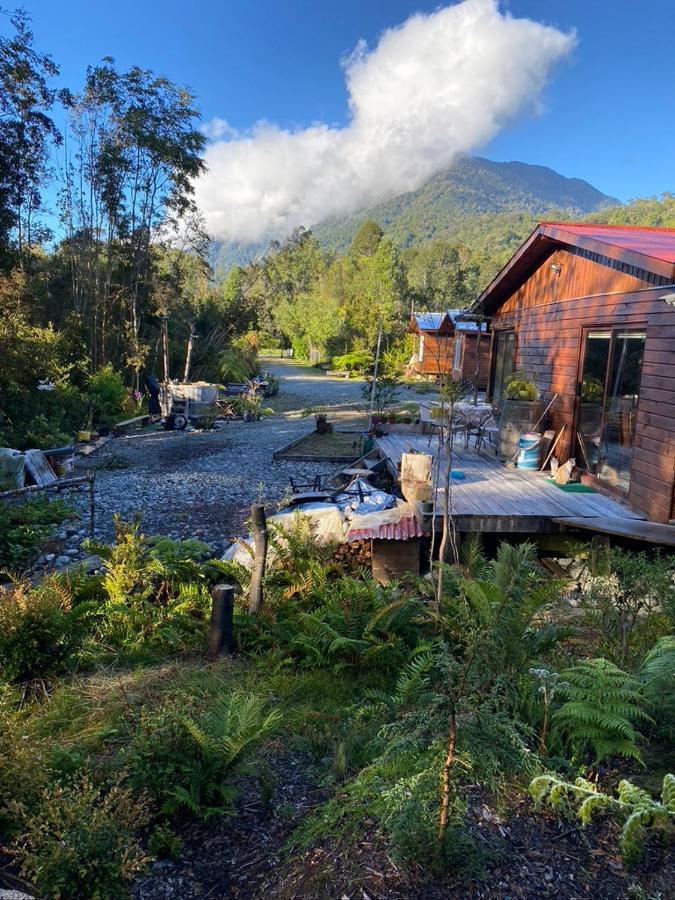 Cabanas & Tinajas Entre Volcanes Hornopiren Exterior photo